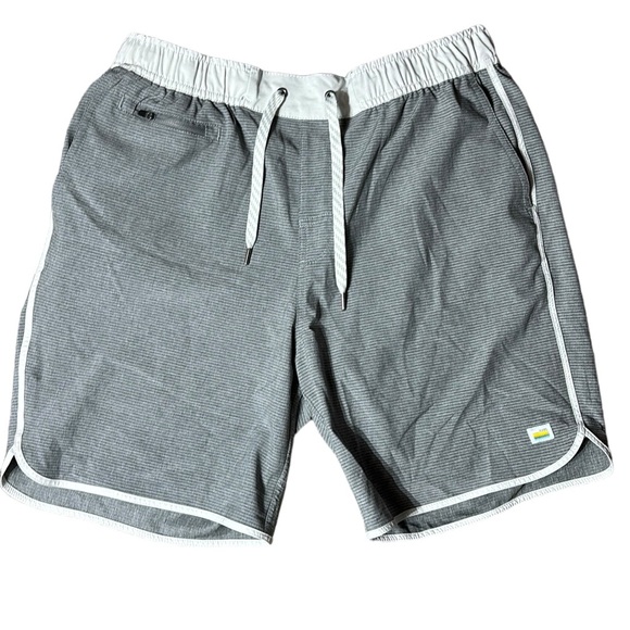 Vuori Other - Vuori men’s banks shorts large grey striped hybrid